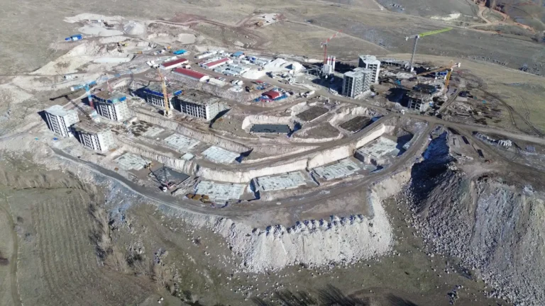 Ankara Mamak Kızılca ve Nenek Mah. 5 Etap 712 Adet Konut, 7 ve 8 Dükkanlı Ticaret Merkezi İnşaatları  Altyapı ve Çevre Düzenlemesi İşi